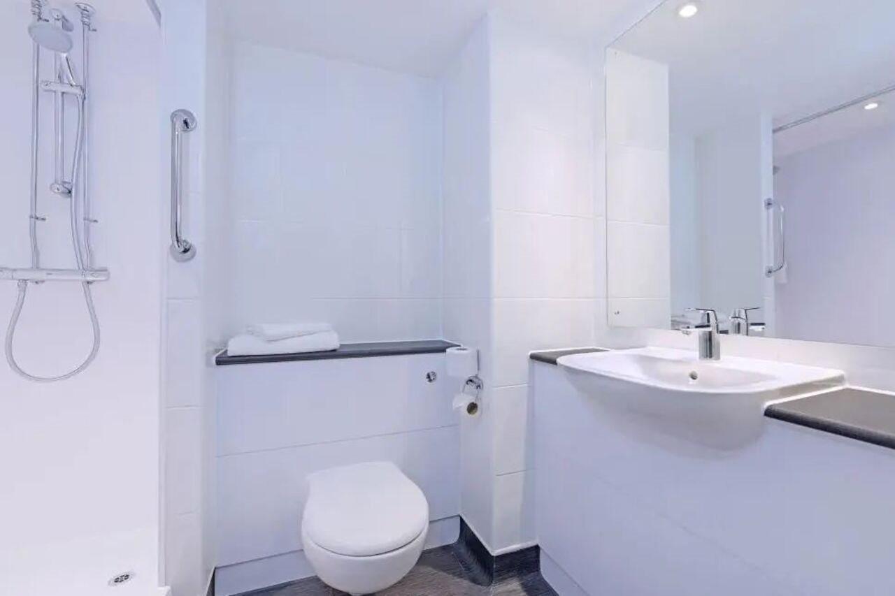 Mercure London Gatwick Airport Горлі Екстер'єр фото