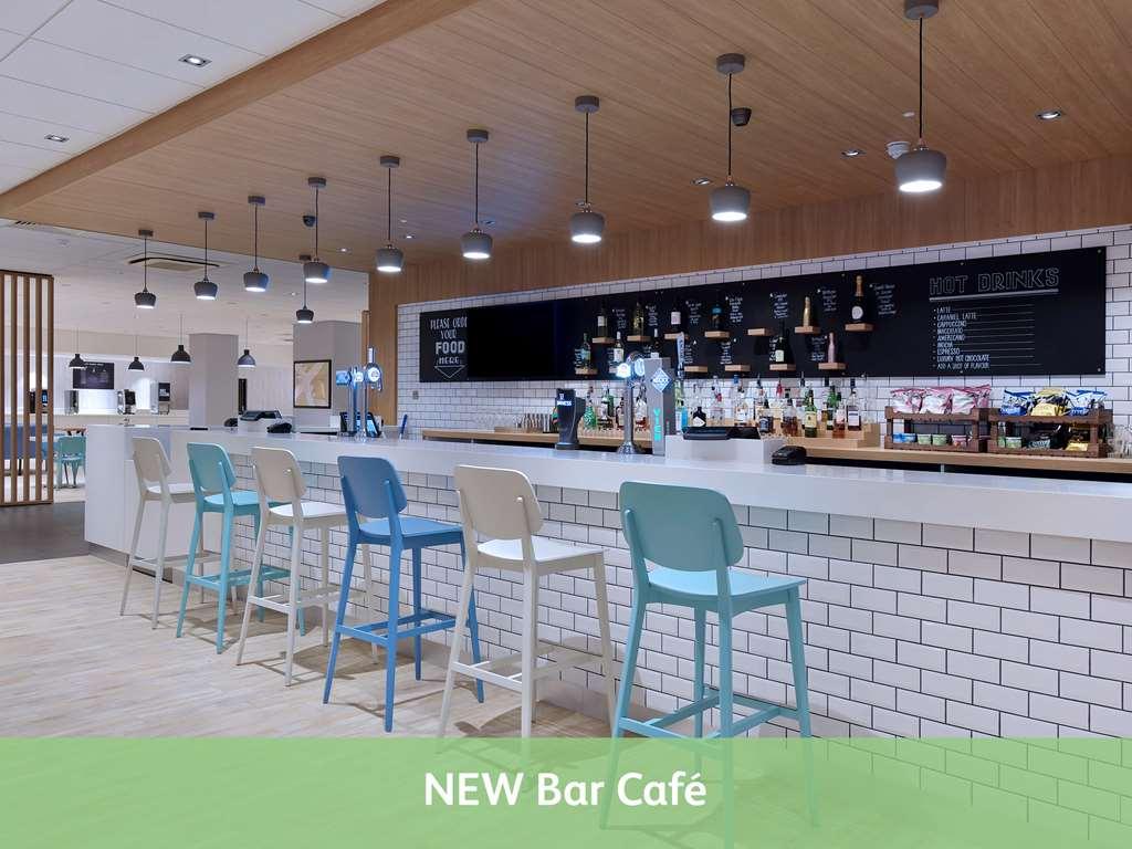 Mercure London Gatwick Airport Горлі Ресторан фото