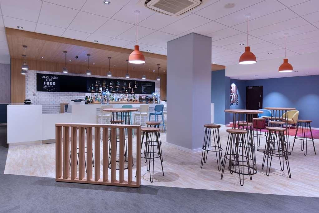 Mercure London Gatwick Airport Горлі Ресторан фото