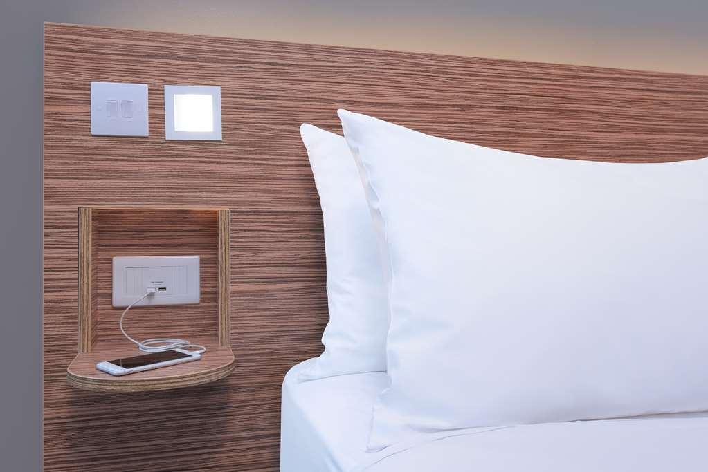 Mercure London Gatwick Airport Горлі Номер фото
