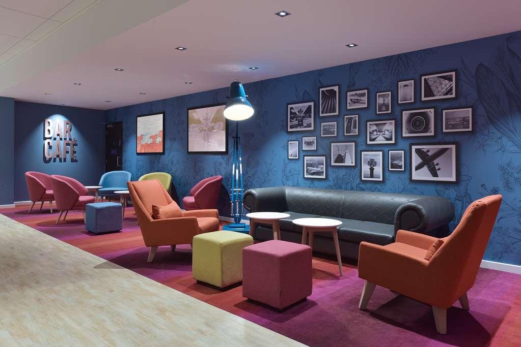 Mercure London Gatwick Airport Горлі Ресторан фото