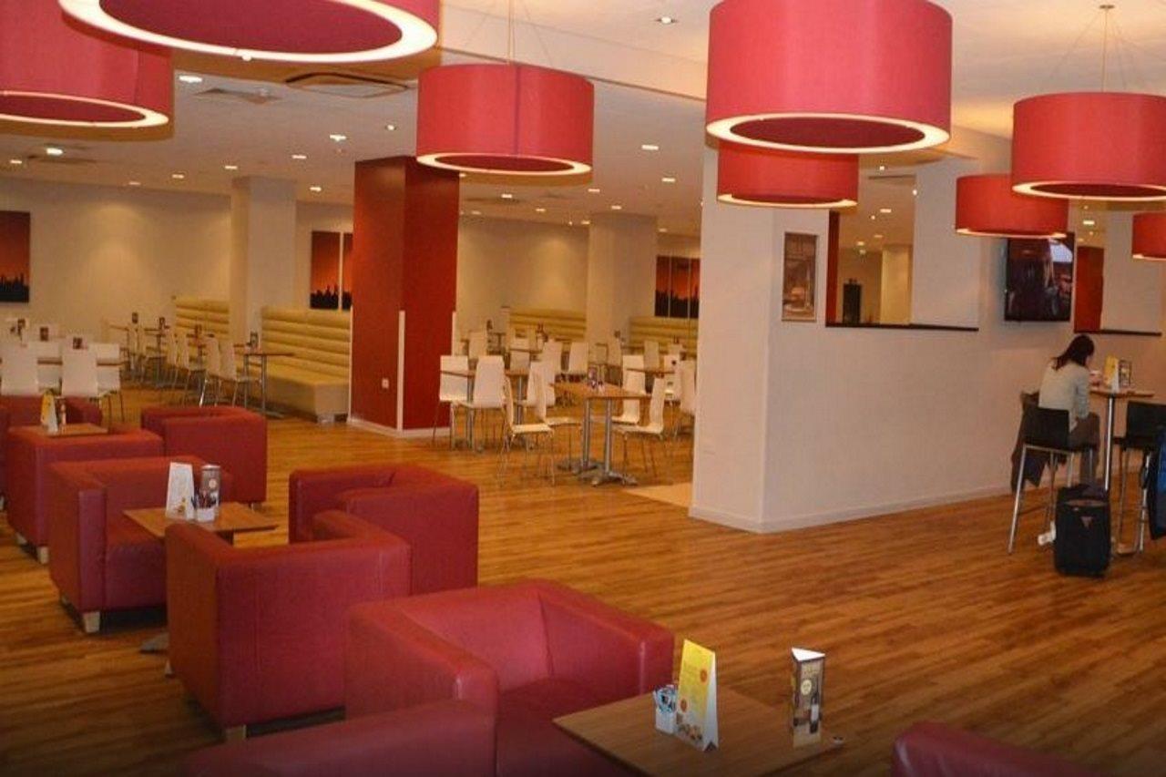 Mercure London Gatwick Airport Горлі Екстер'єр фото