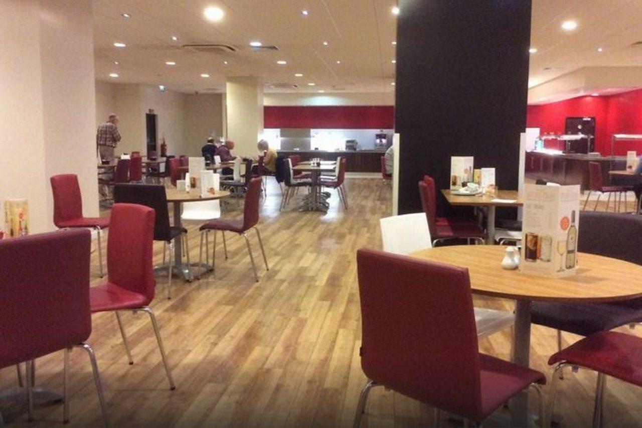 Mercure London Gatwick Airport Горлі Екстер'єр фото