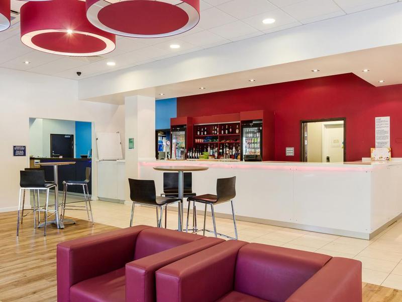 Mercure London Gatwick Airport Горлі Екстер'єр фото