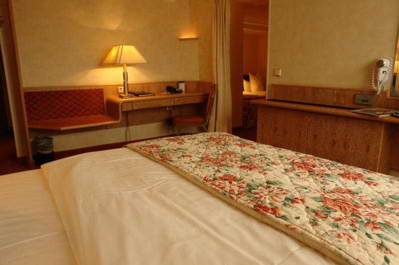 Mercure London Gatwick Airport Горлі Номер фото